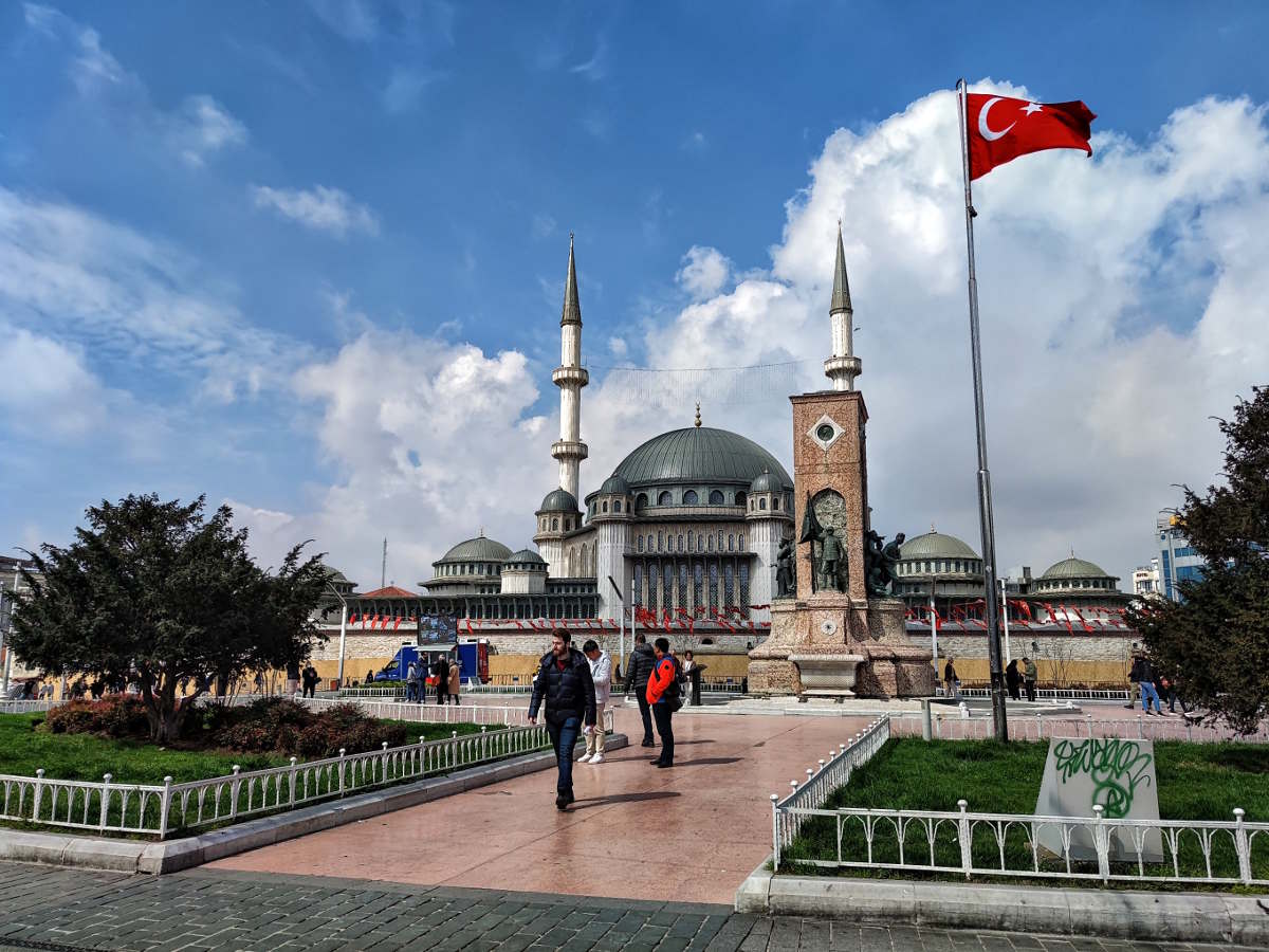 Viaggio a Istanbul: Informazioni utili e consigli per organizzarlo da soli,  con mappe