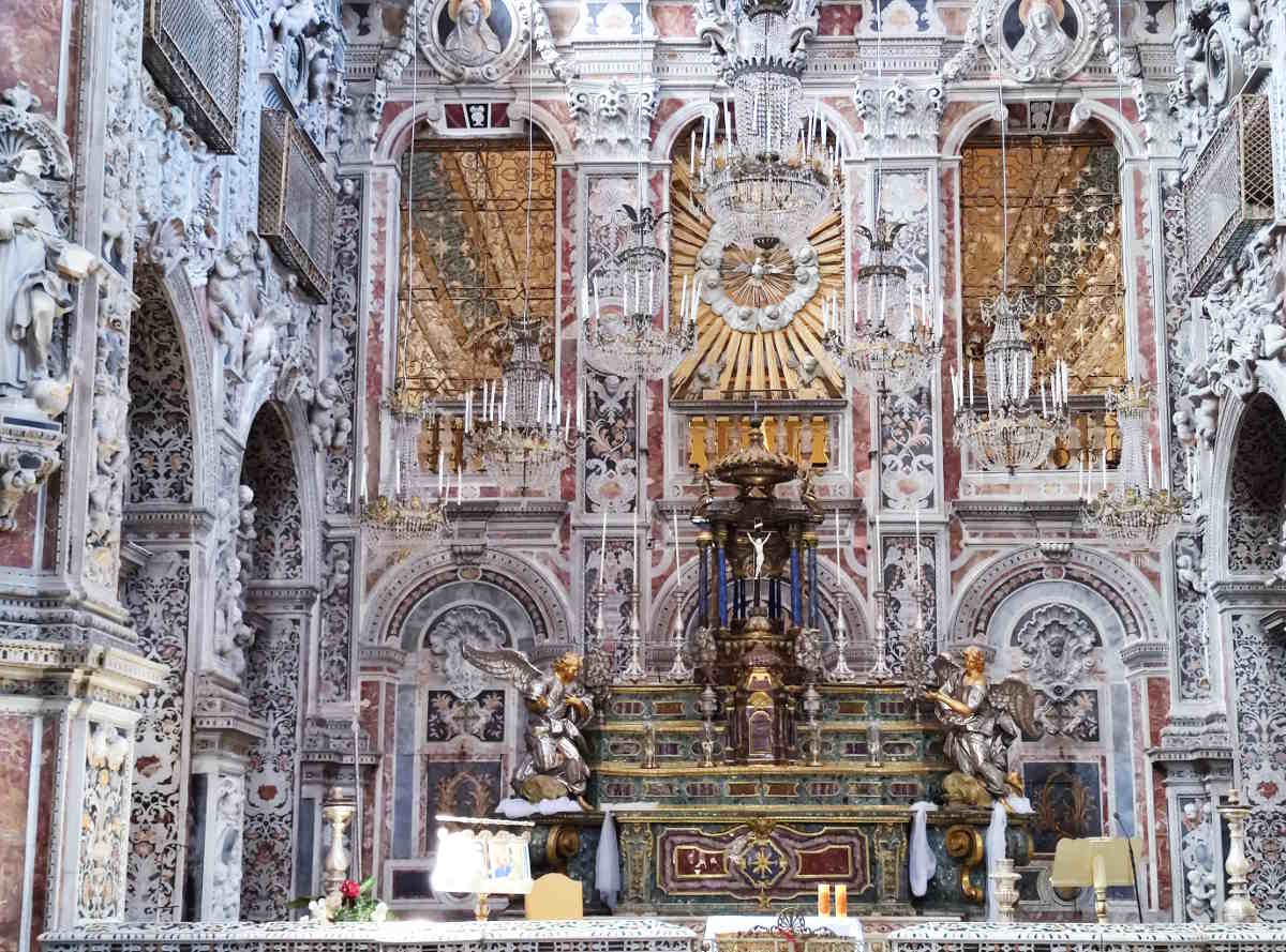 Luoghi imperdibili da vedere a Palermo: Interni e altare della Chiesa di S. Caterina di Alessandria