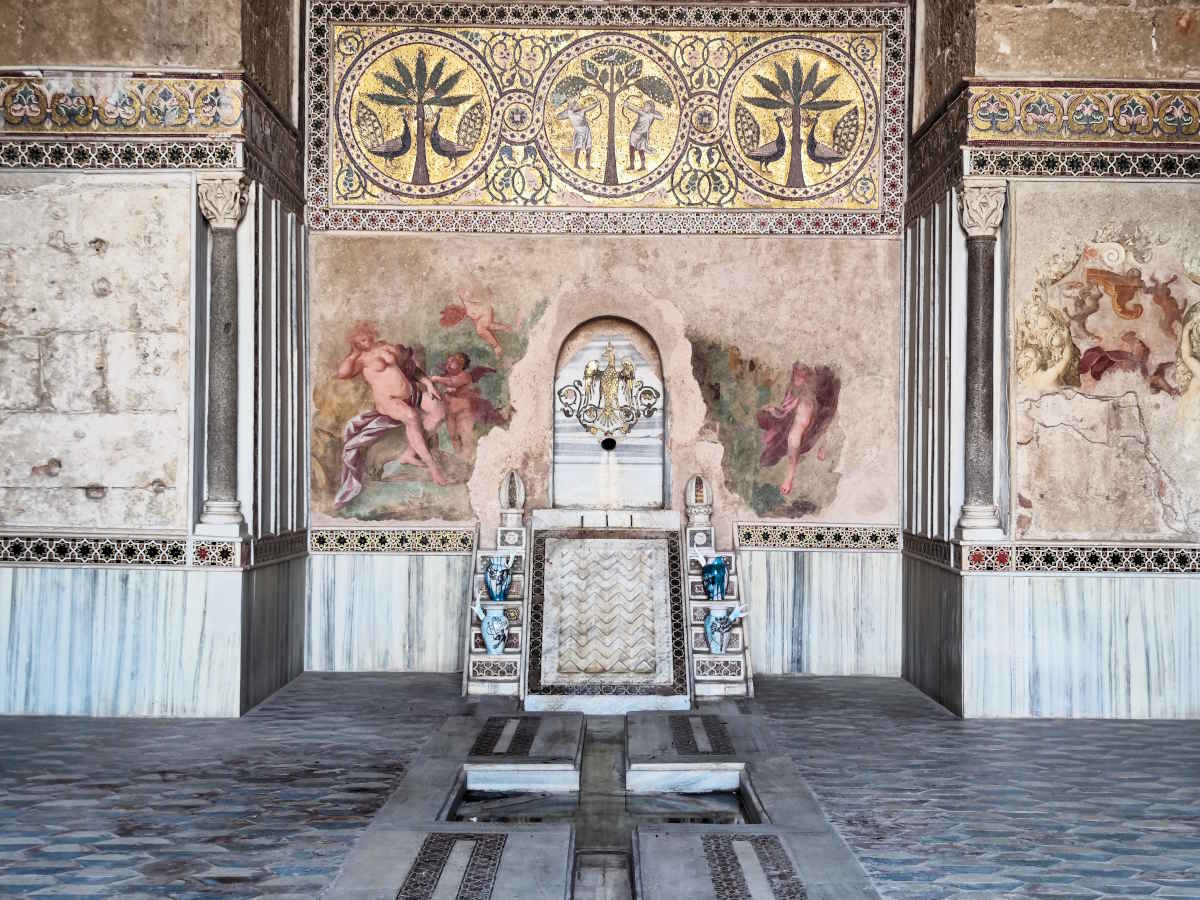 Cosa vedere a Palermo: La Sala d'ingresso con fontana nel Castello della Zisa