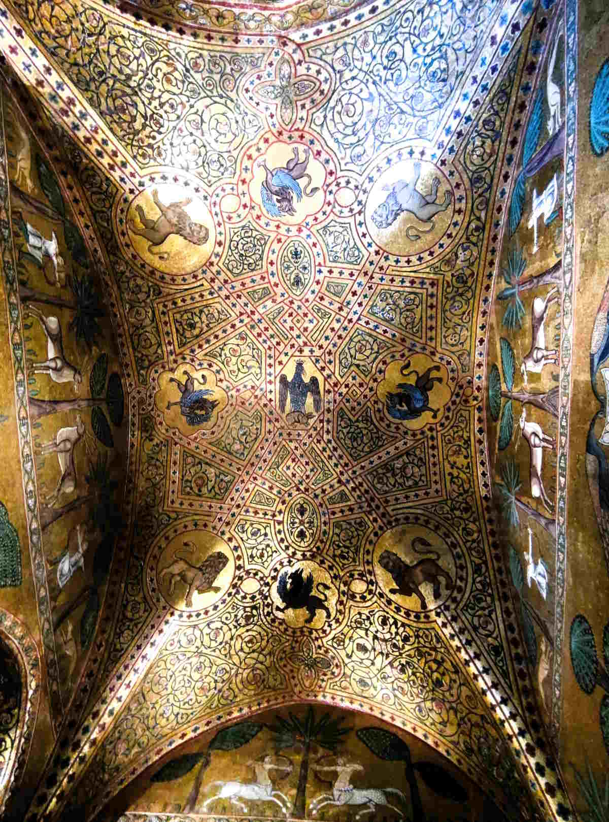 Itinerario Arabo-Normanno a Palermo: Il soffitto mosaicato nella Sala di Re Ruggero a Palazzo dei Normanni