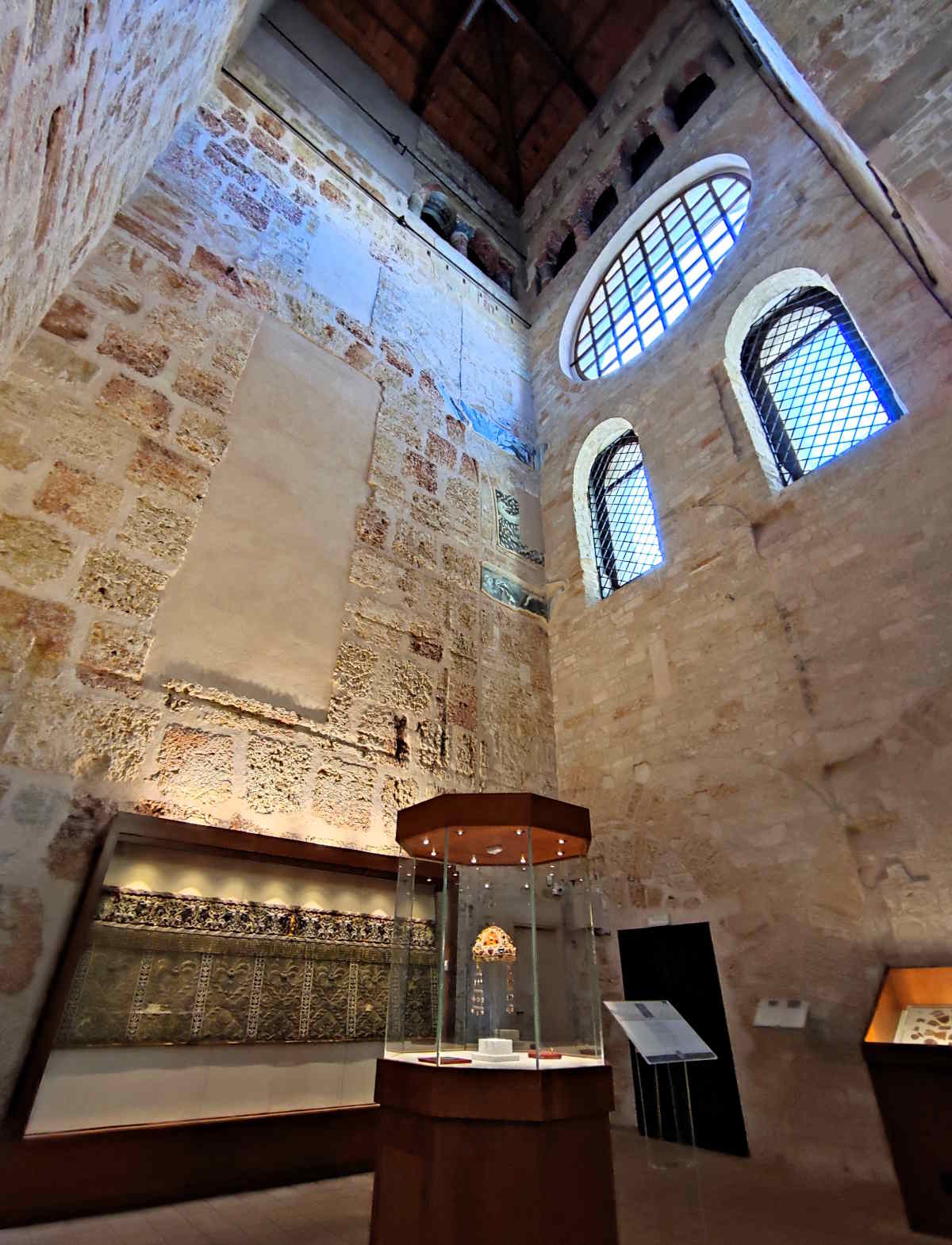 Luoghi imperdibili da vedere a Palermo: La monumentale "Aula del Tesoro" nella Cattedrale