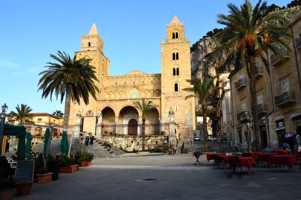 Itinerario arabo-normanno a Palermo e dintorni: Ne fanno parte anche il Duomo di Cefalù (nella foto) 