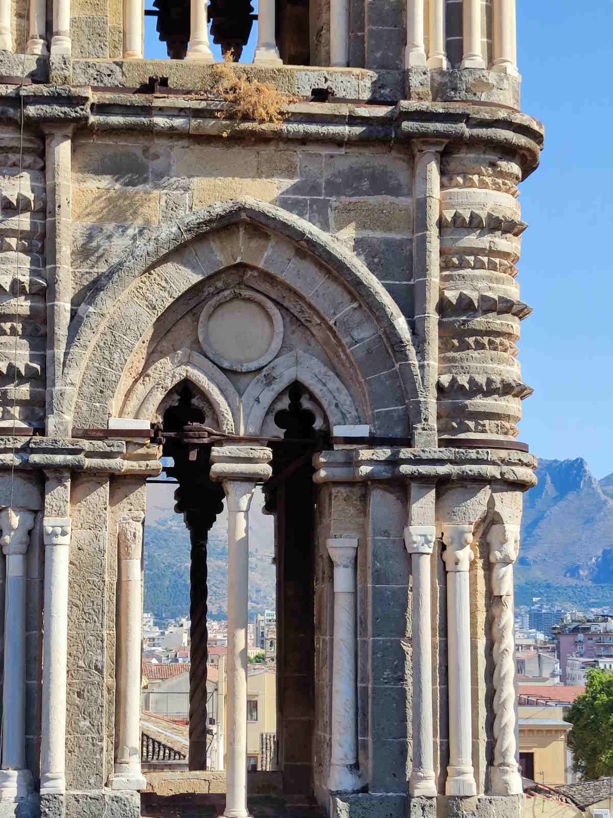 Cosa vedere e fare a Palermo: Particolari di architetture e stili nelle Torri della Cattedrale della città