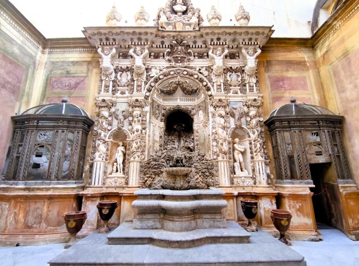 Cosa vedere a Palermo: La Fontana barocca nel cortile di interno di Palazzo Mirto