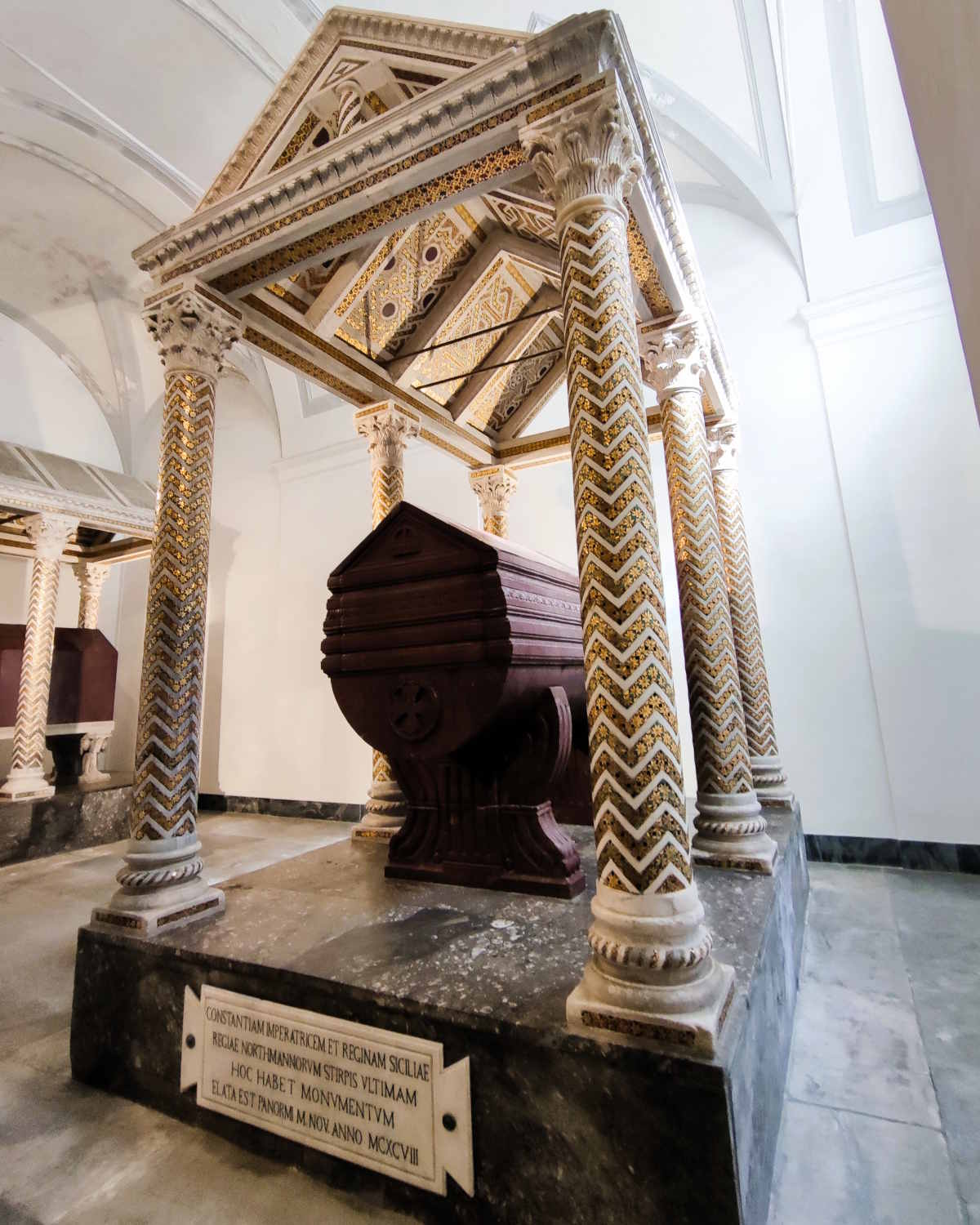Cose da vedere imperdibili a Palermo: La Cappella delle Tombe Reali nella Cattedrale con Il sarcofago dell'imperatrice Costanza d'Aragona