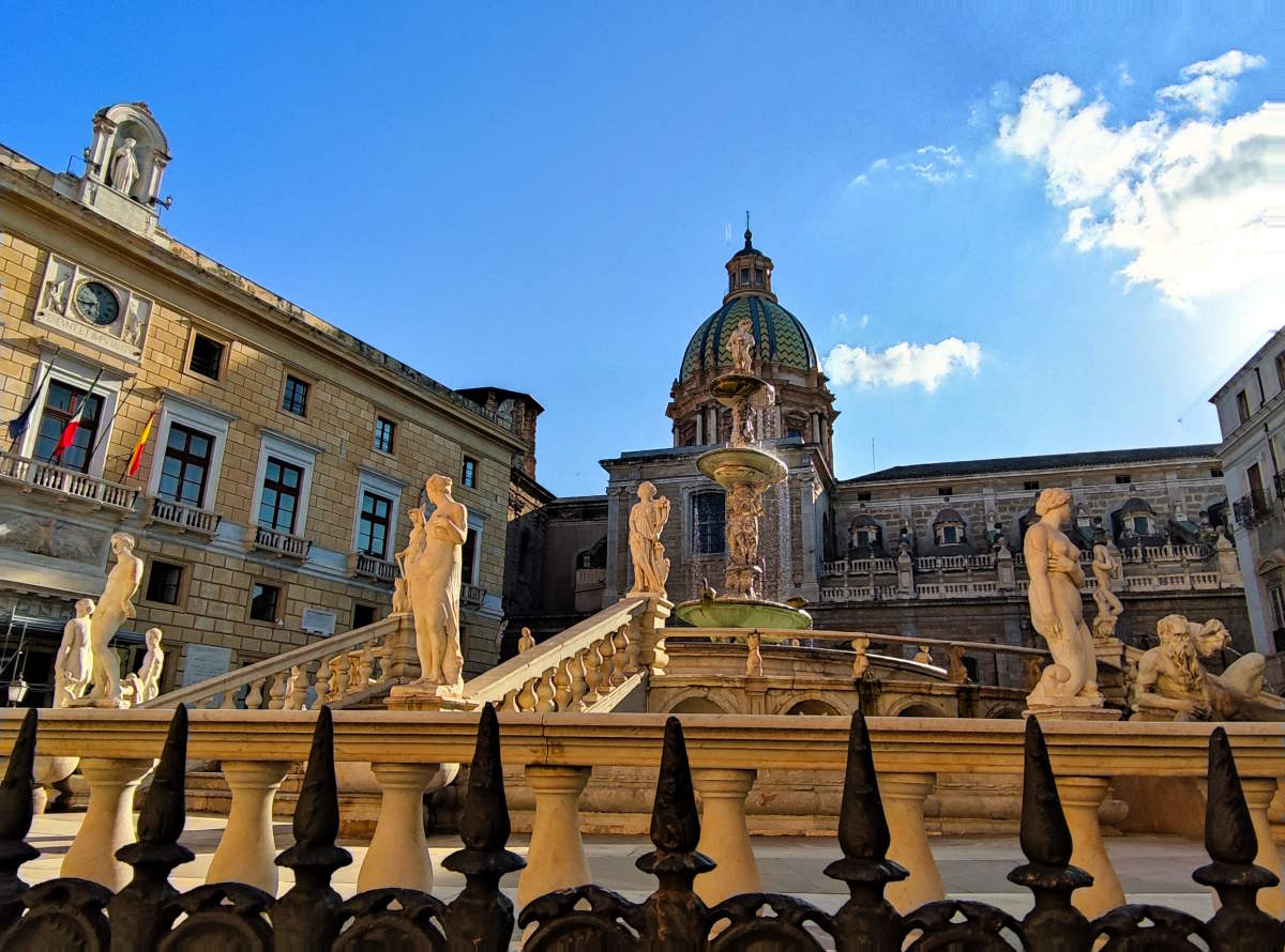 Palermo: Particolari della Fontana a Piazza Pretoria