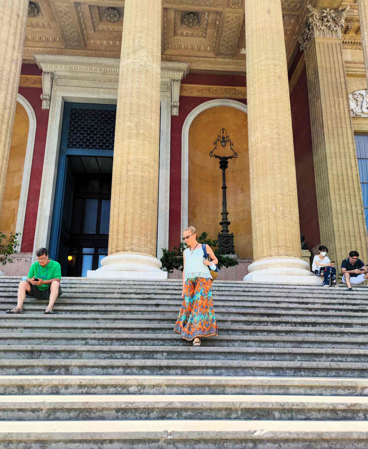 La bella scalinata del Teatro Massimo in Piazza Verdi a Palermo