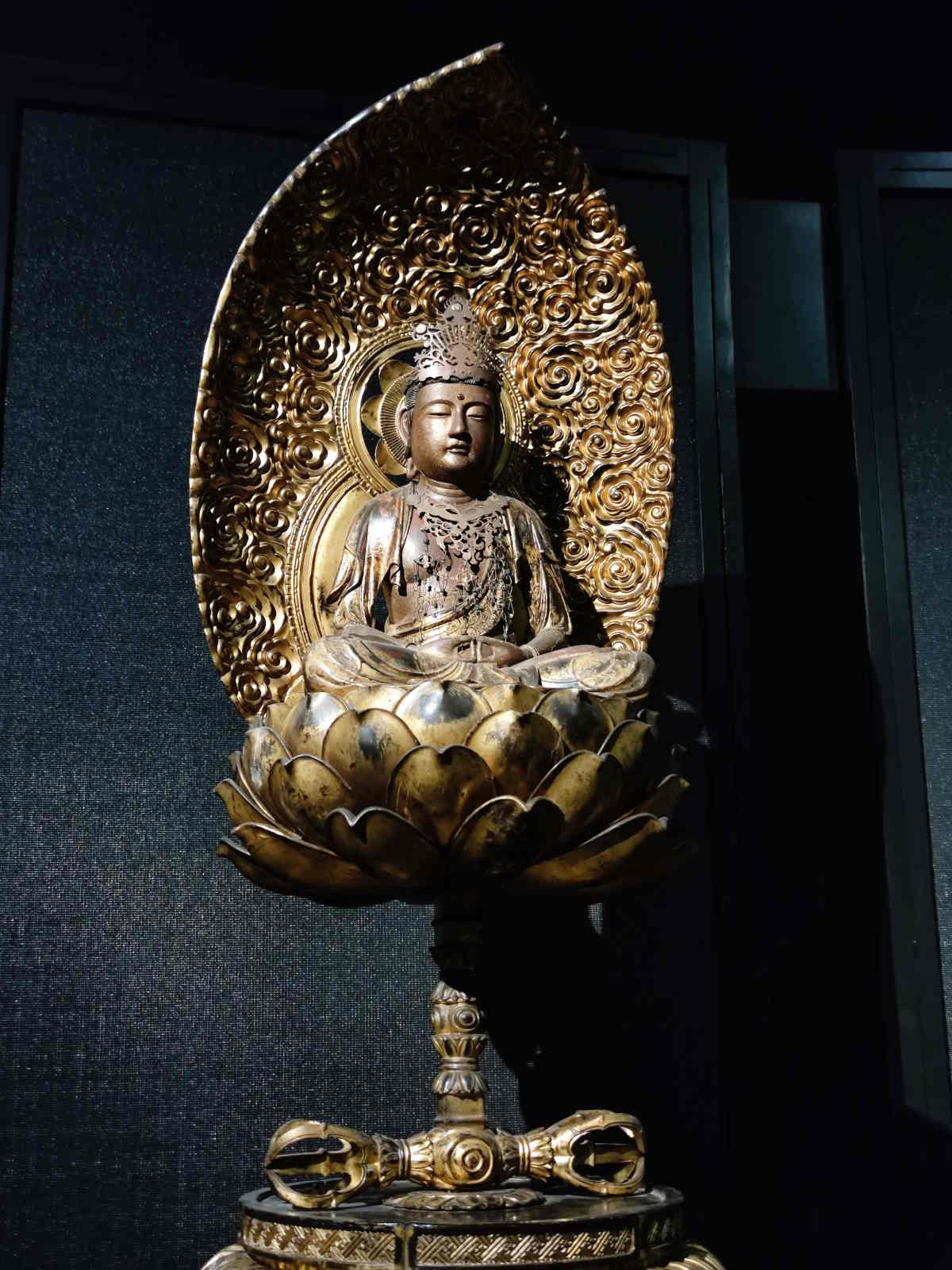 Cosa vedere al Museo D'Arte Orientale di Torino (MAO). - Buddha Amida seduto sul fiore di loto