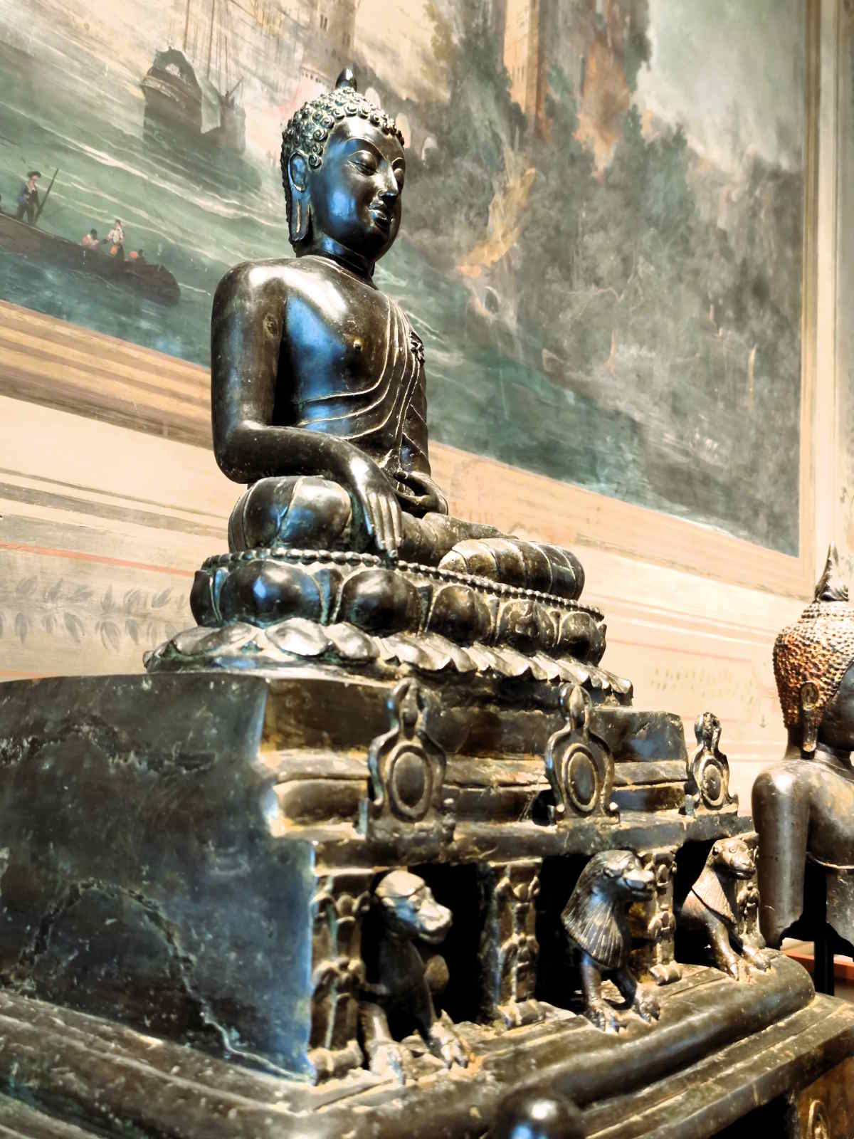 Cosa vedere al Museo D'Arte Orientale di Torino (MAO): Statua del Buddha sul Trono dei Leoni -Thailandia