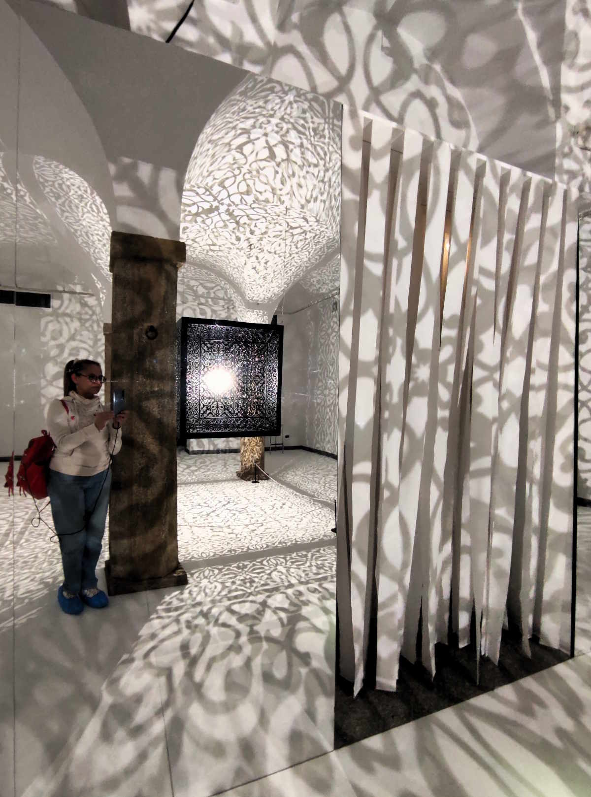 Cosa vedere al Museo D'Arte Orientale (MAO) di Torino -L'installazione “Shimmering Mirage (Black)”di Anila Quayyum Agha.