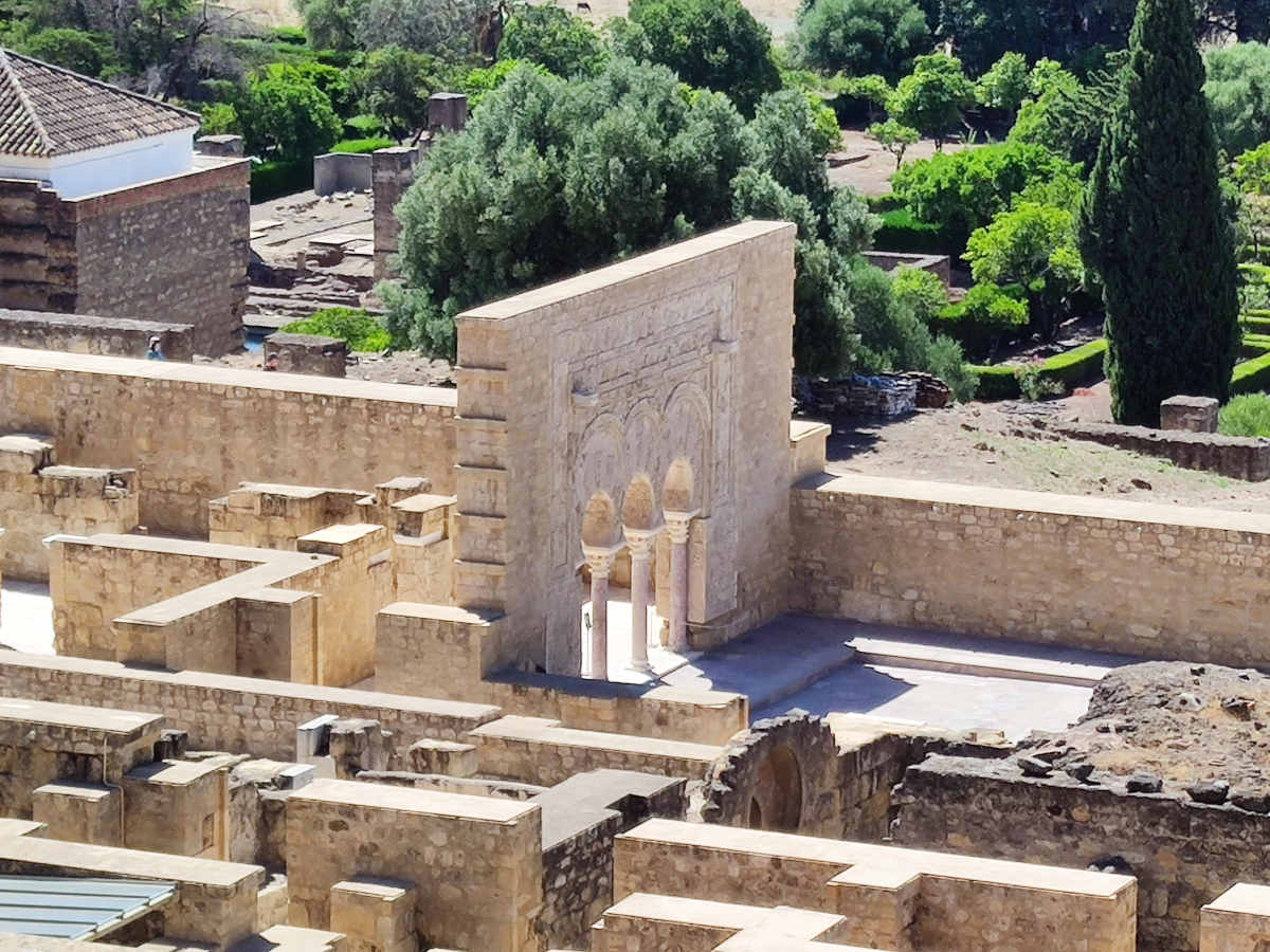 Cosa vedere a Madinat al-Zahra (Medina Azahara) a Cordoba: Panorama dalla prima terrazza sul sito