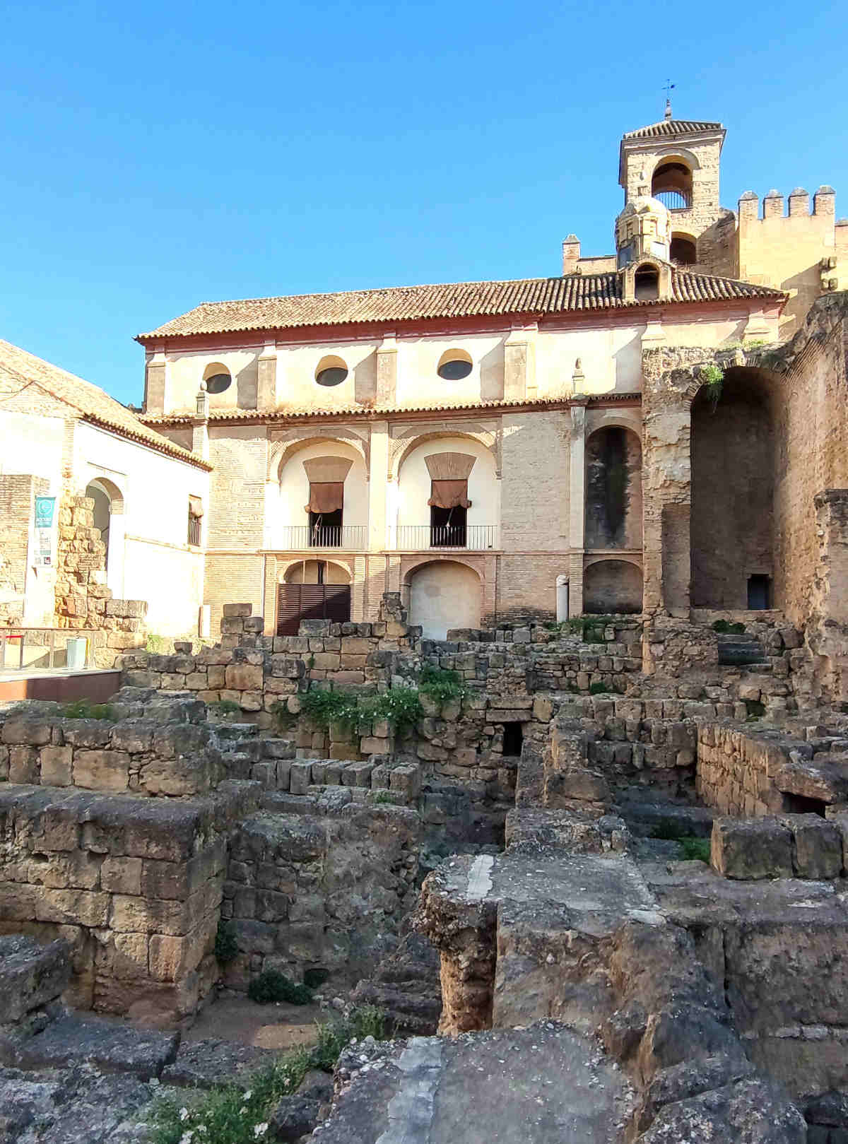 Zona di accesso al museo dell'Alcazar del Los Reyes Cristianos