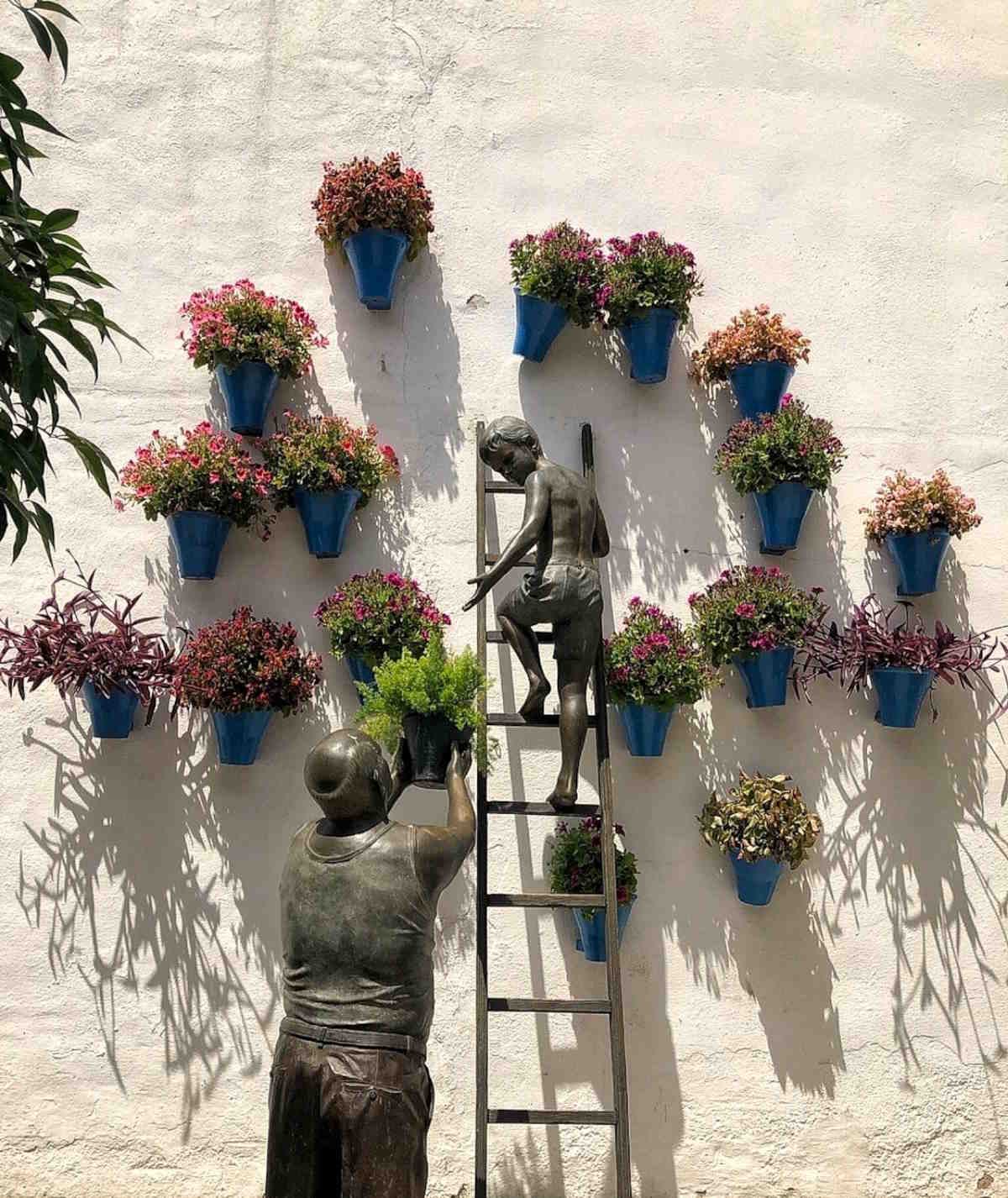 Cosa vedere a Cordoba: scultura "El abuelo con el niño" - il Nonno e il bambino