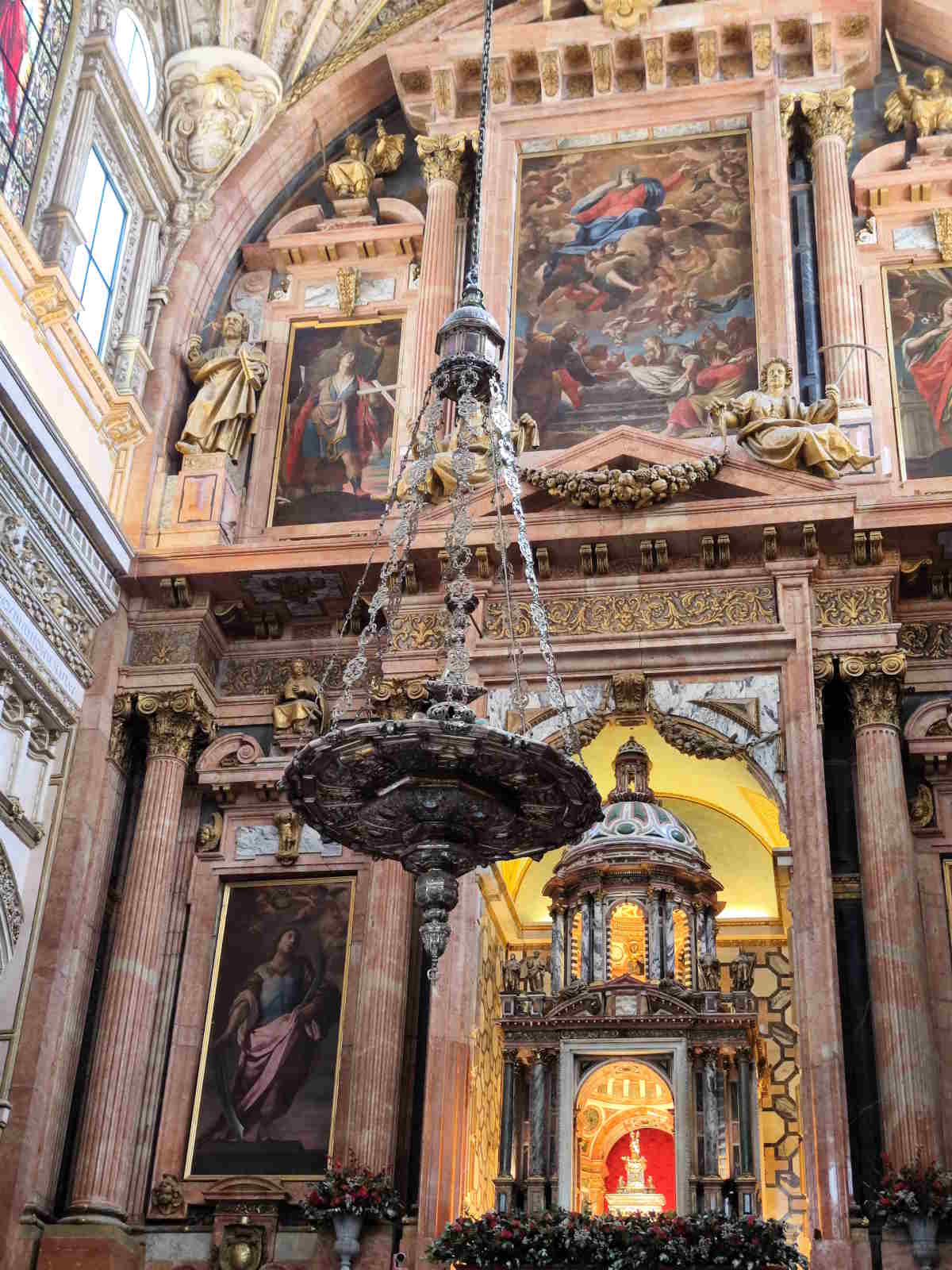 La Pala dell'Altare Maggiore ed il Tabernacolo nella Cattedrale di Cordoba