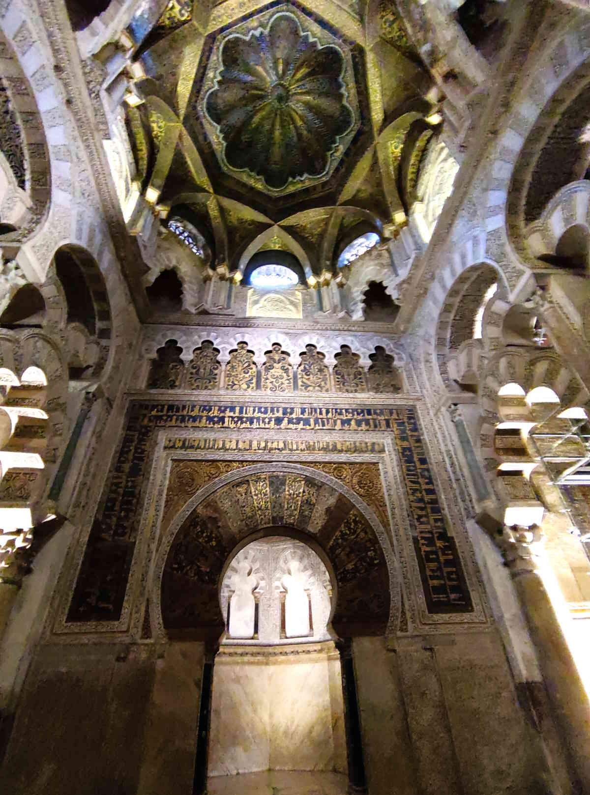 La Mezquita di Cordoba: Particolari della Maqsurah, della cupola e del Mihrab