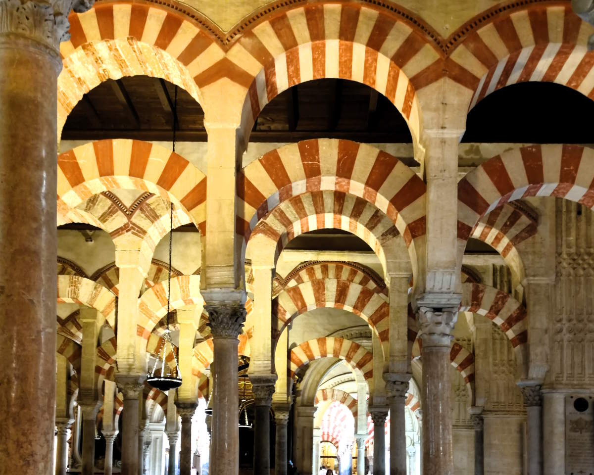 Cosa vedere a Cordoba: I doppi archi della "foresta di colonne" nella Mezquita-Cattedrale