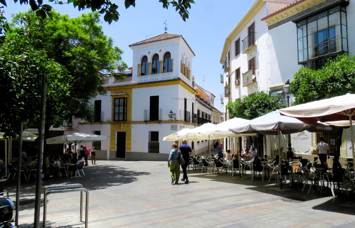 Ristorantini e piazzette nel Quartiere ebraico di Cordoba