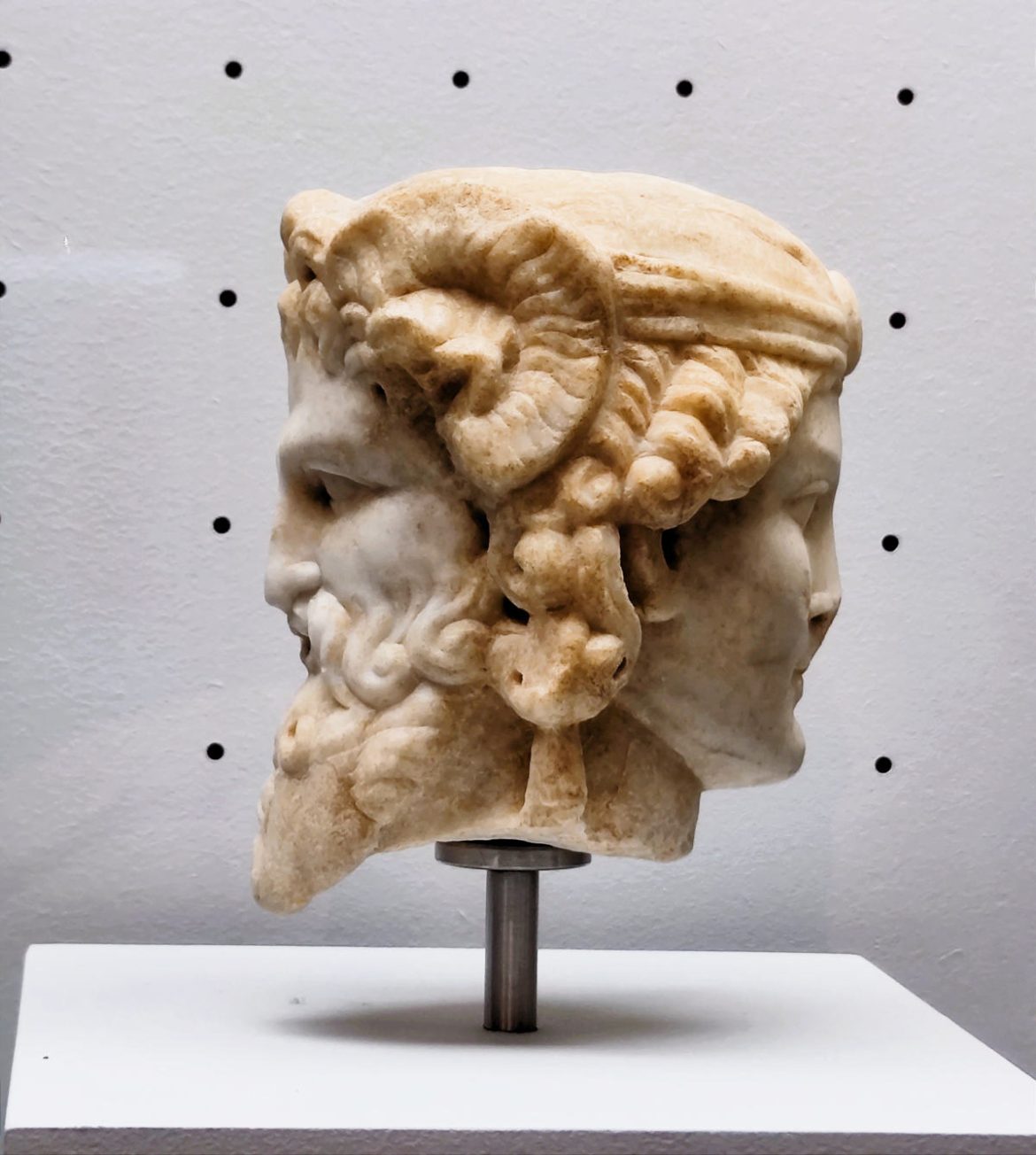 Scultura di Giano bifronte al Museo Archeologico di Cordoba