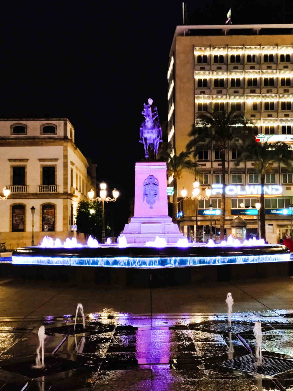 statua equestre al Gran Capitano sulla Plaza de la Tendillas