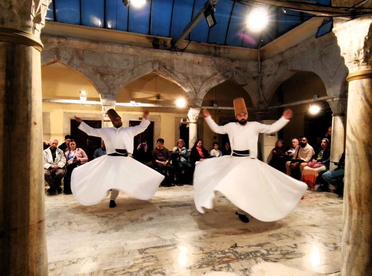 Luoghi imperdibili a Istanbul: Dervisci danzanti al Centro Culturale Hodjapasha